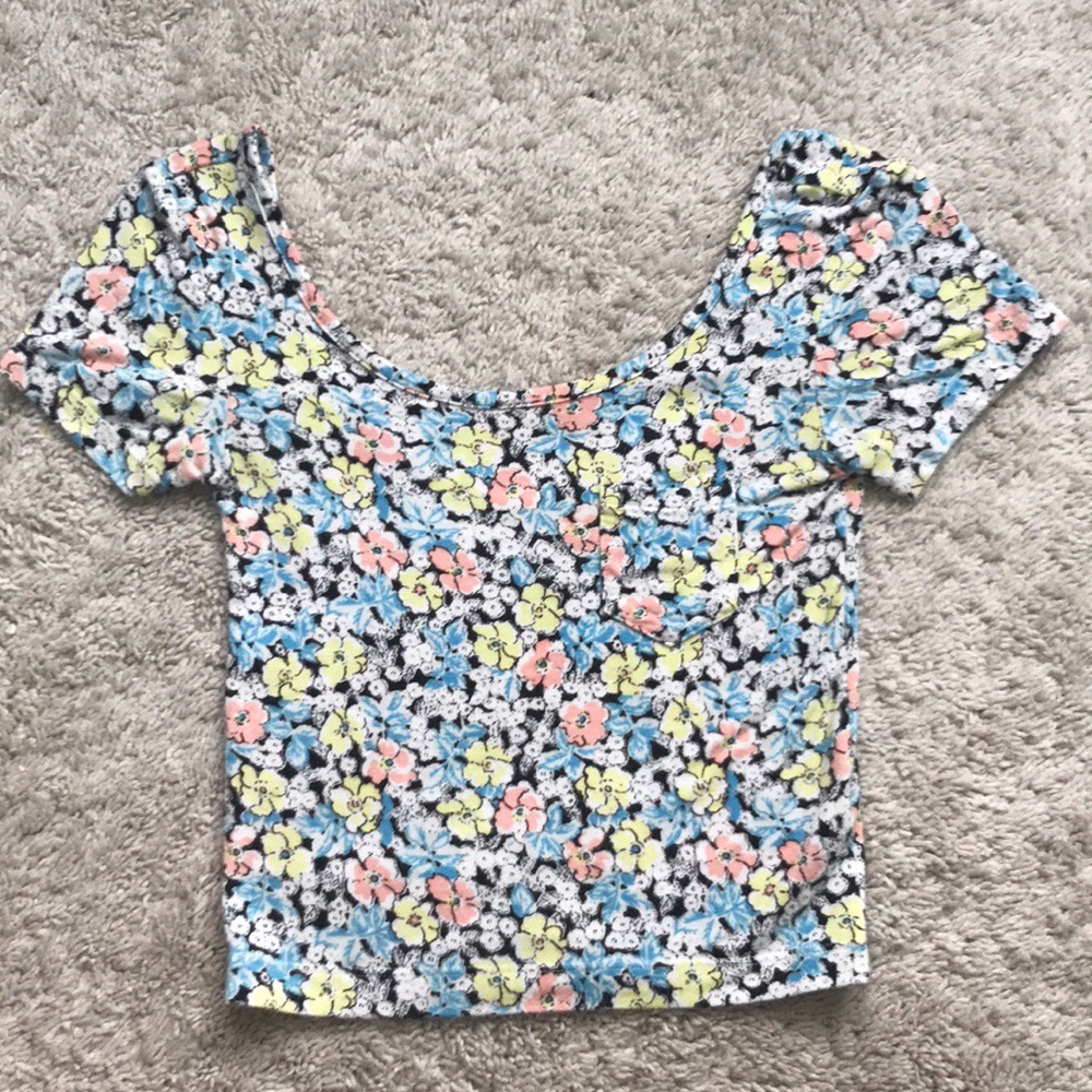 Tilly’s Floral Crop Top